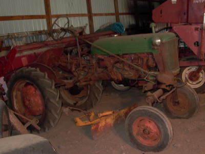 Picture064.jpg 1948 IH CUB,has 42\" woods mower picture by SonnyReese